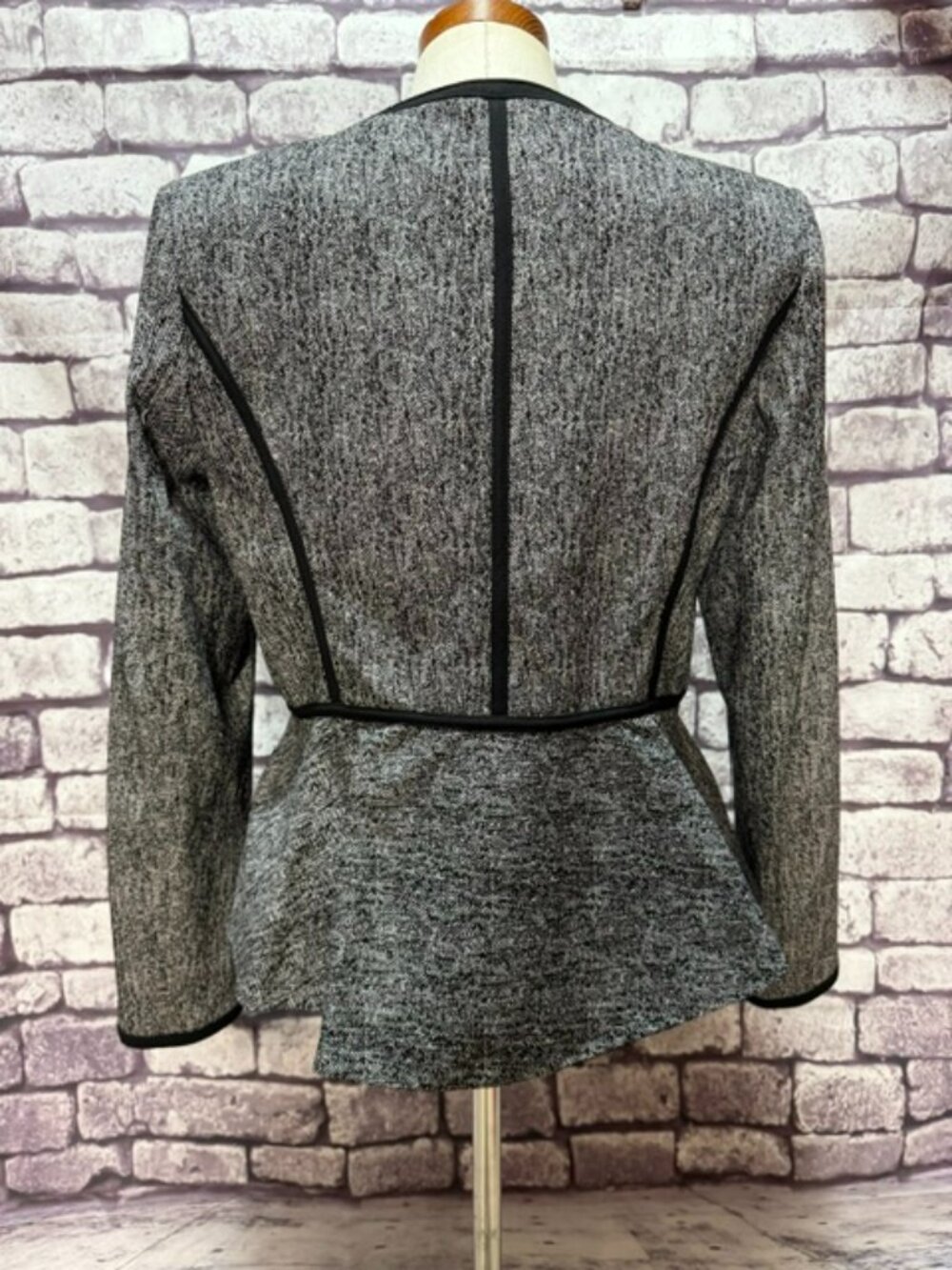 DKNY Black & White Tweed Peplum Style Hem Jacket Size 12 - Picture 6 of 9